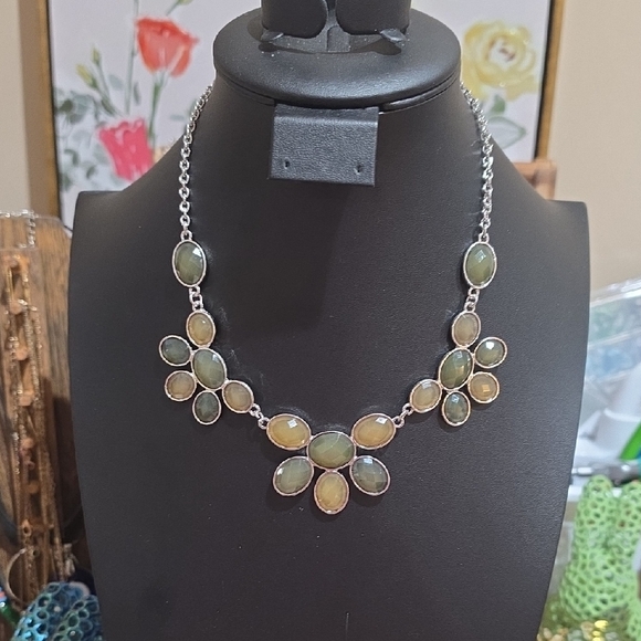 Cookie Lee Jewelry - Cookie Lee Green and Gold Floral Necklace
